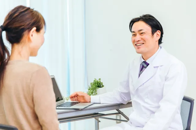 遺伝子検査の結果を前向きに活用して予防医療に取り組む人のイメージ